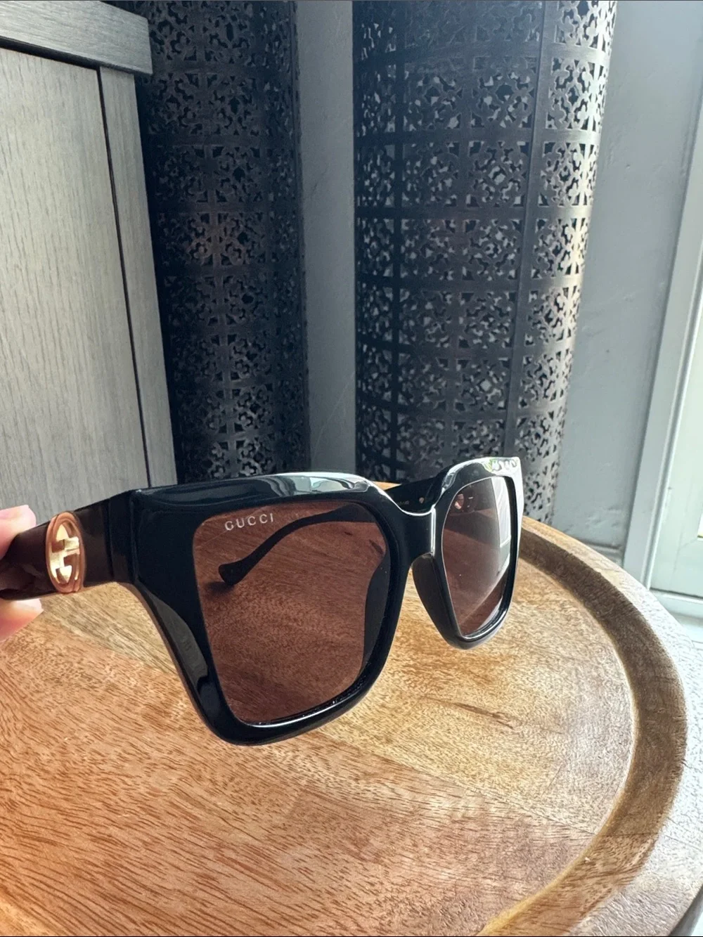 Gucci black glossy detail